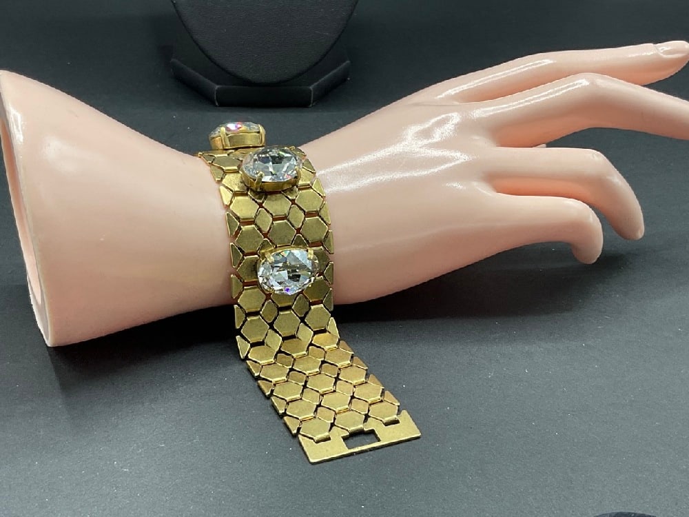 Vintage Goldtone Costume Rhinestone Jeweled Bracelet (1 of 5)