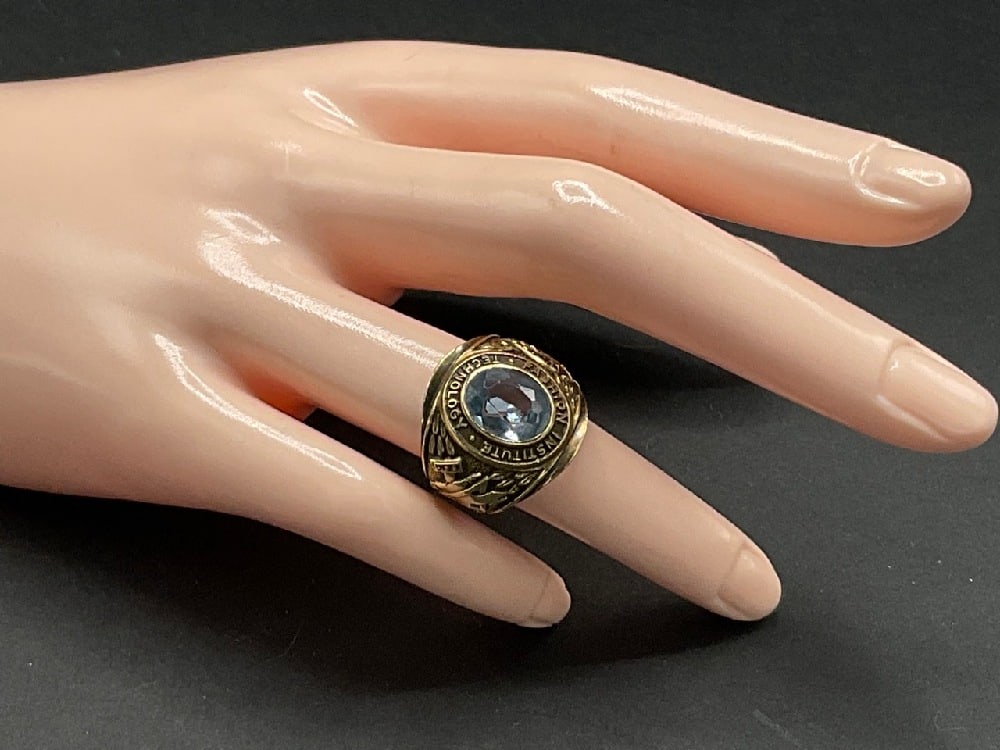 10K White Gold FIT Class Ring (1 of 4)