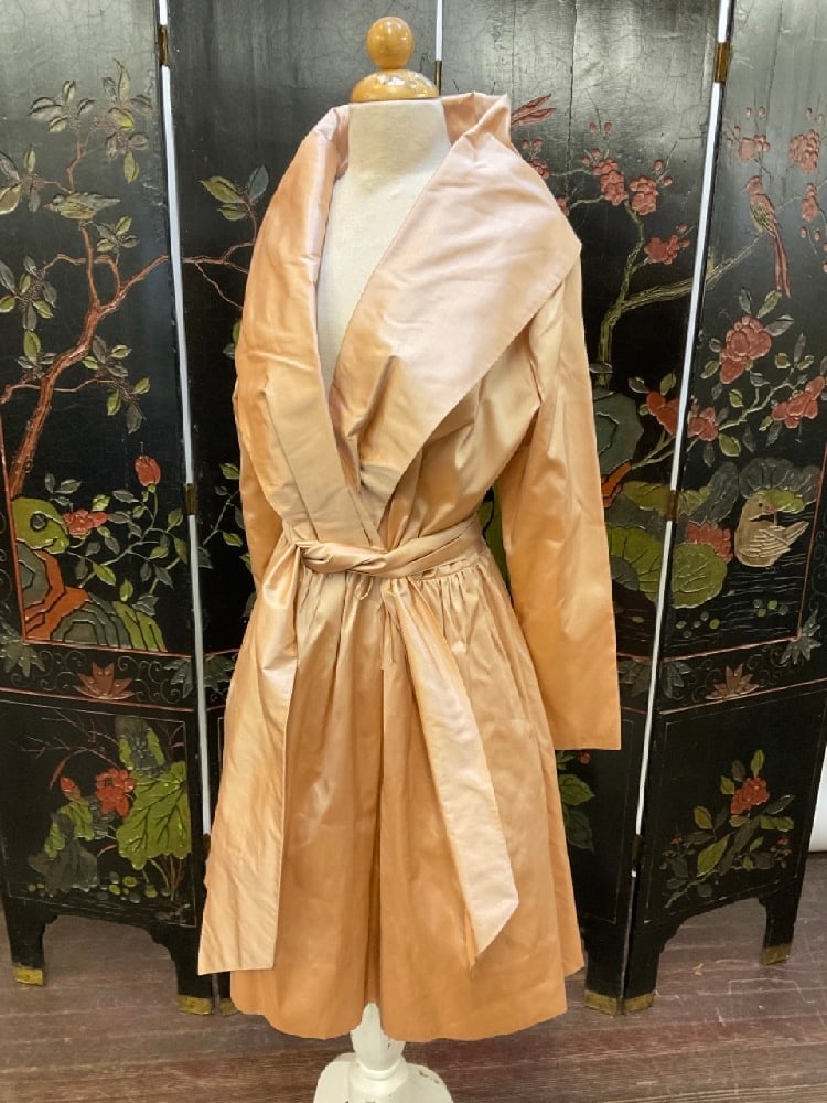 Regehr Catherine Vancouver Canada for Neumann Marcus 100% silk (1 of 9)