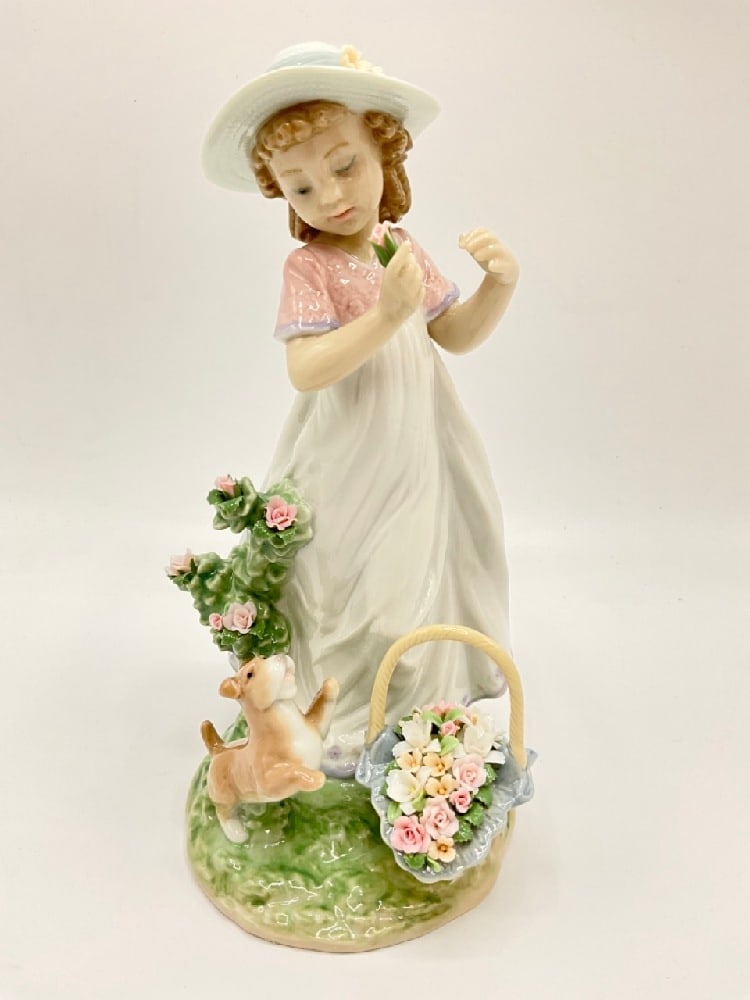 Lladro’ #6999 “Joy In The Garden” Porcelain Figurine: Lladro’ “Joy In The Garden” Porcelain Figurine 6999. Dimensions: 9” x 5”