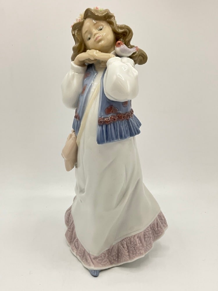 Lladro’ #6401 “Dreams Of Summer Past” Porcelain Figurine: Lladro’ #6401 “Dreams Of Summer Past” Porcelain Figurine.Dimensions: 10” x 5”