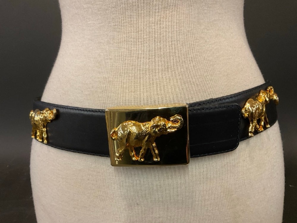 Escada Pearl & Gold Elephant Leather Belt: Escada Pearl & Gold Elephant Leather BeltDimensions: 34” LVery Good Condition