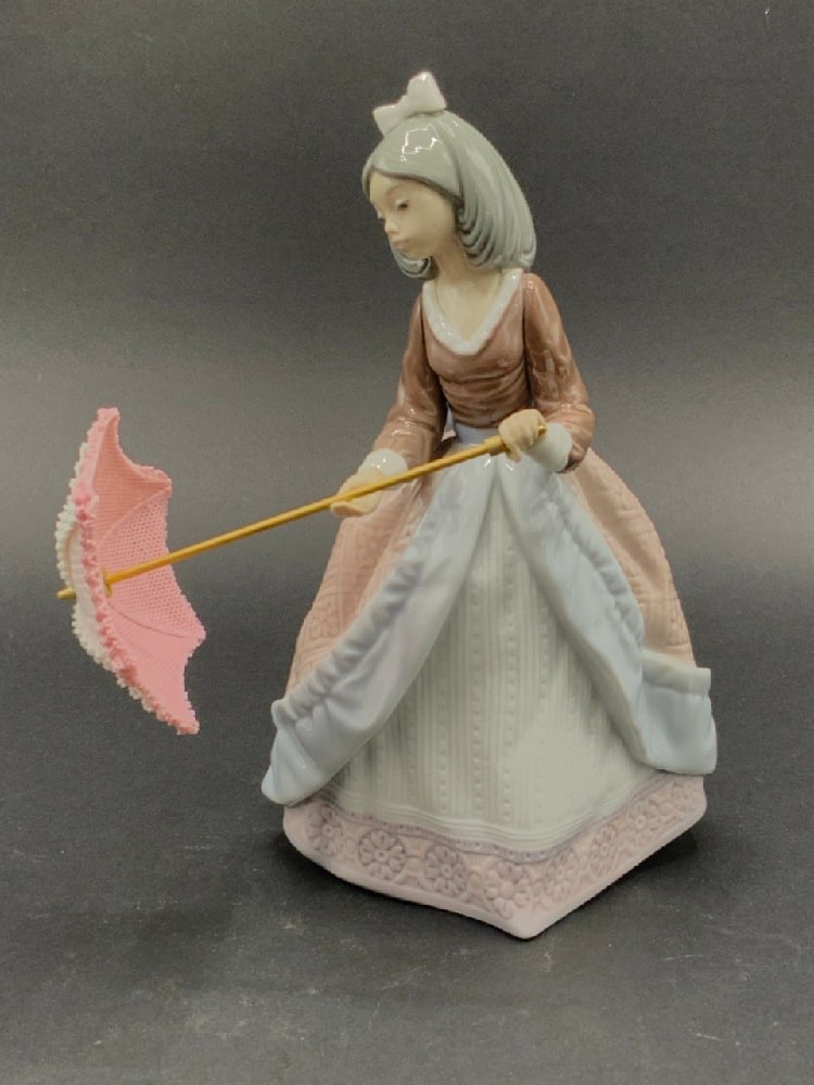 Lladro 5210 Daisa Parasol Girl Statue: Lladro 5210 Daisa Parasol Girl StatueDimensions: 8” H x 6” WGood Condition,Please See Preview Photographs