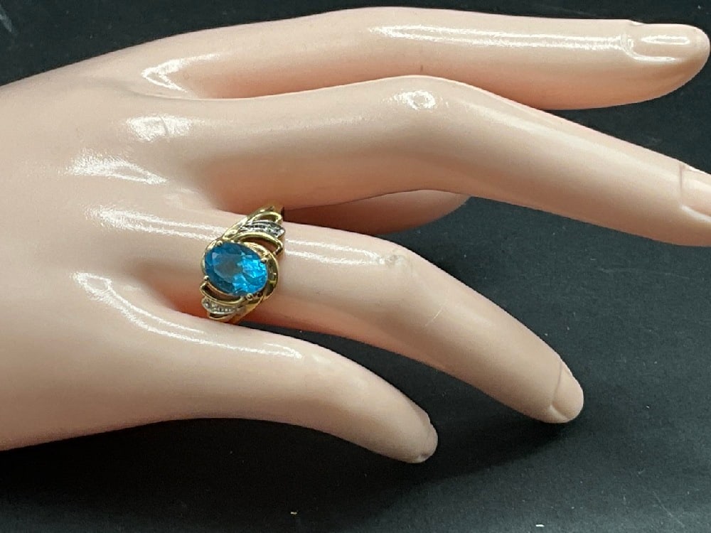 10K Yellow Gold Ring w/ Blue Stone (1 of 4)