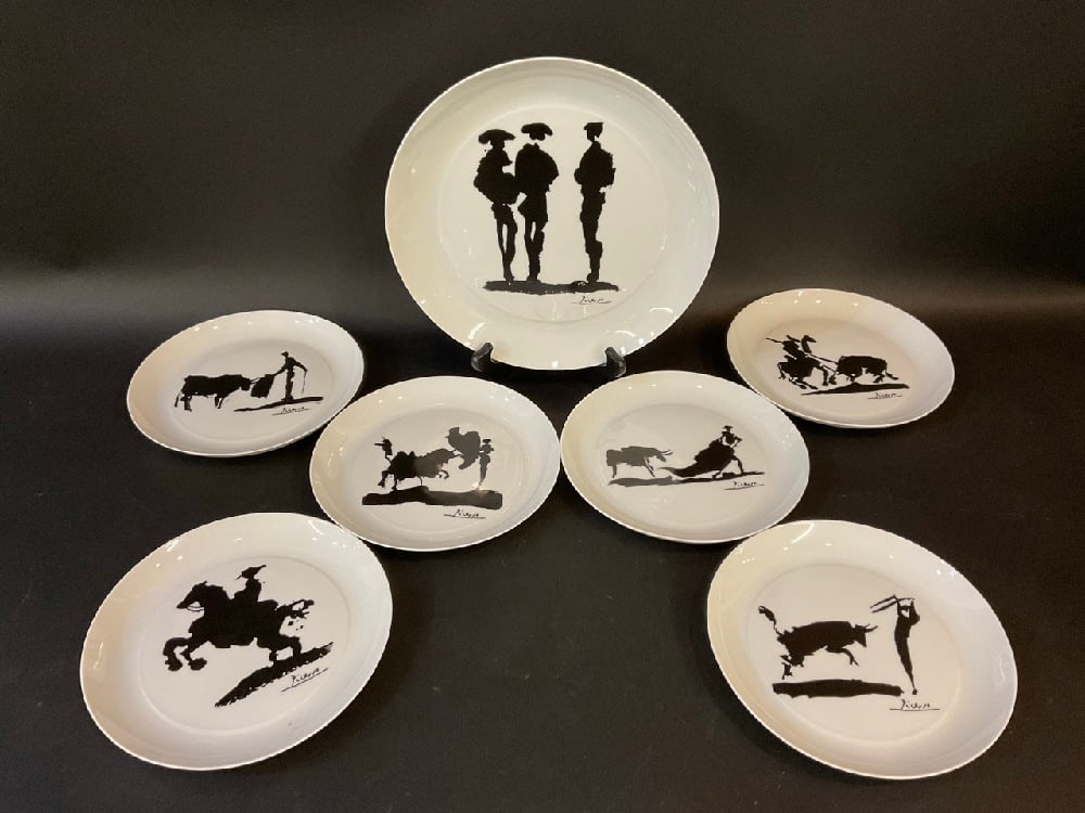 PICASSO "MATADOR" Porcelain Charger and Plates (1 of 5)