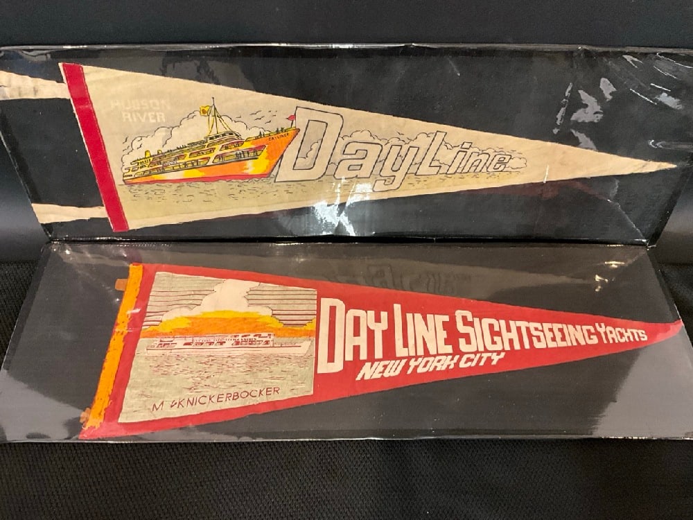 Hudson River Day Line and Day Line Sightseeing Yachts New York City Pennants: Hudson River Day Line and Day Line Sightseeing Yachts New York City Pennants Dimensions: 26” and 28” L Good Condition,Please See Preview Photographs