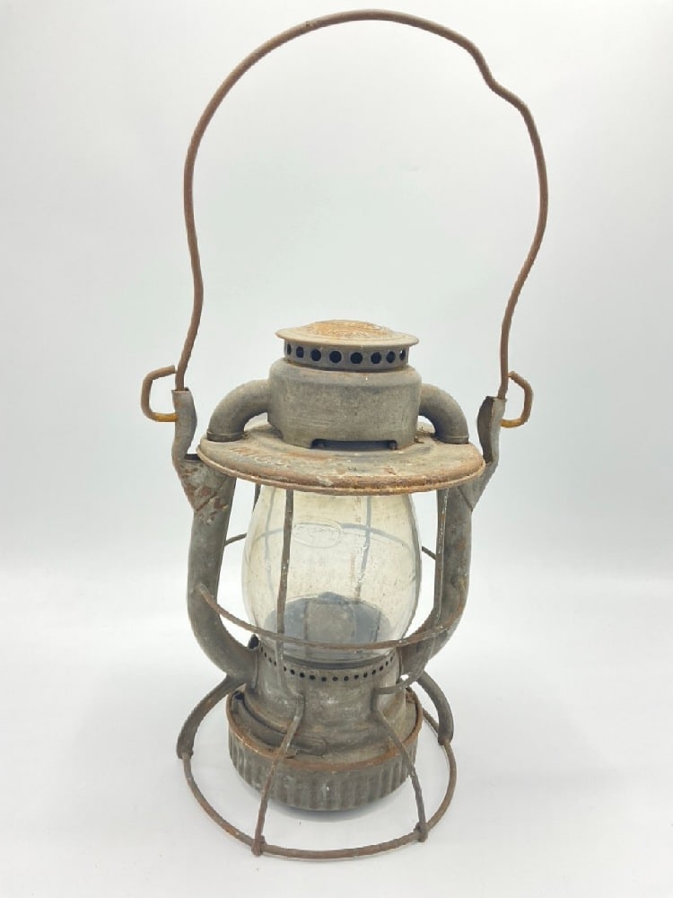 Dietz Vesta NYCS New York Central Railroad Lantern: Dietz Vesta NYCS New York Central Railroad Lantern. New York Central Systems. Dimensions: 15 1/2” x 6”