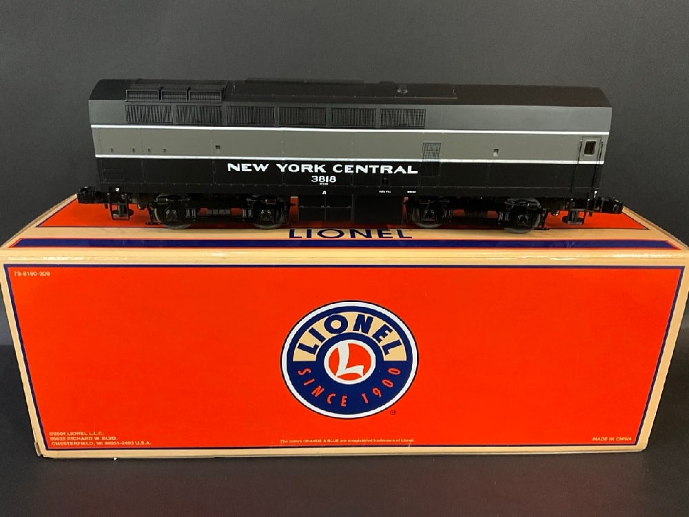 Lionel New York Central Sharknose B Unit Diesel: Lionel Trains New York Central Sharknose B Unit Diesel Locomotive Non-Powered 6-34520.