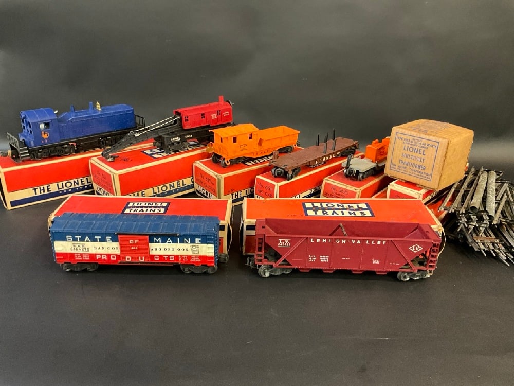 Lionel Train Set: Lionel Train Set: No 6464 Box Car No 6560 Operating Work Crane No 621 Diesel Switcher Locomotive No 6436 Hopper Car No 6119 Work Caboose No 6511 Pipe Car No 3260 Operating Search Light Car No 6019 Rem