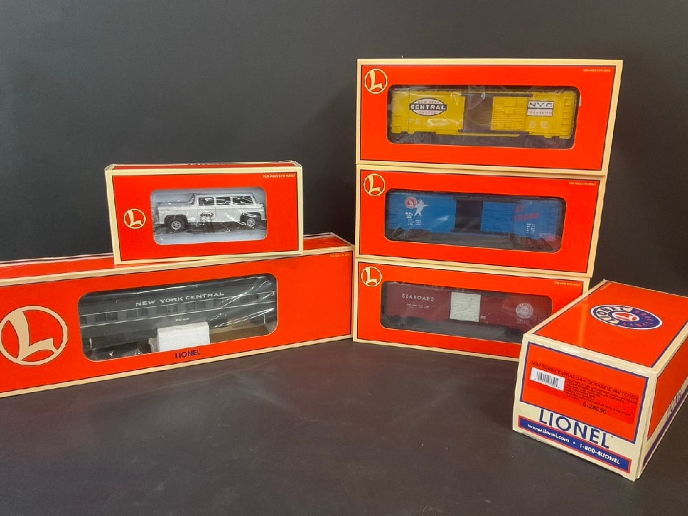 Lot Of Lionel Train Cars & Switcher: Lot Of Lionel Train Cars & Switcher. Train cars: 6464 Archive 3 - Pack Set - 6-29282 BC 6464 NYC - 6 - 29283 IND BC 6464 Great Northern - 6-29284 IND BC 6464 Seaboard - 6-29285 2566 NYC Heavyweight &#