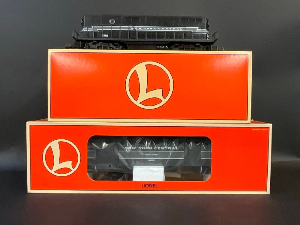 Lionel 2564 NYC Heavyweight Railway Express And Baggage Car: Lionel 2564 NYC Heavyweight Railway Express And Baggage Car 619080, Lionel New York Central GP-9 Non-Powered B-Unit 6-18577