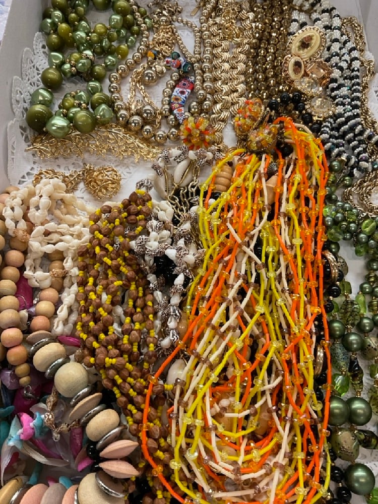 Vintage Costume Jewelry Lot with Monet,Castle Cliff,and Vendome: Vintage Costume Jewelry Lot with Monet,Castle Cliff,and Vendome. Please See Preview Photographs