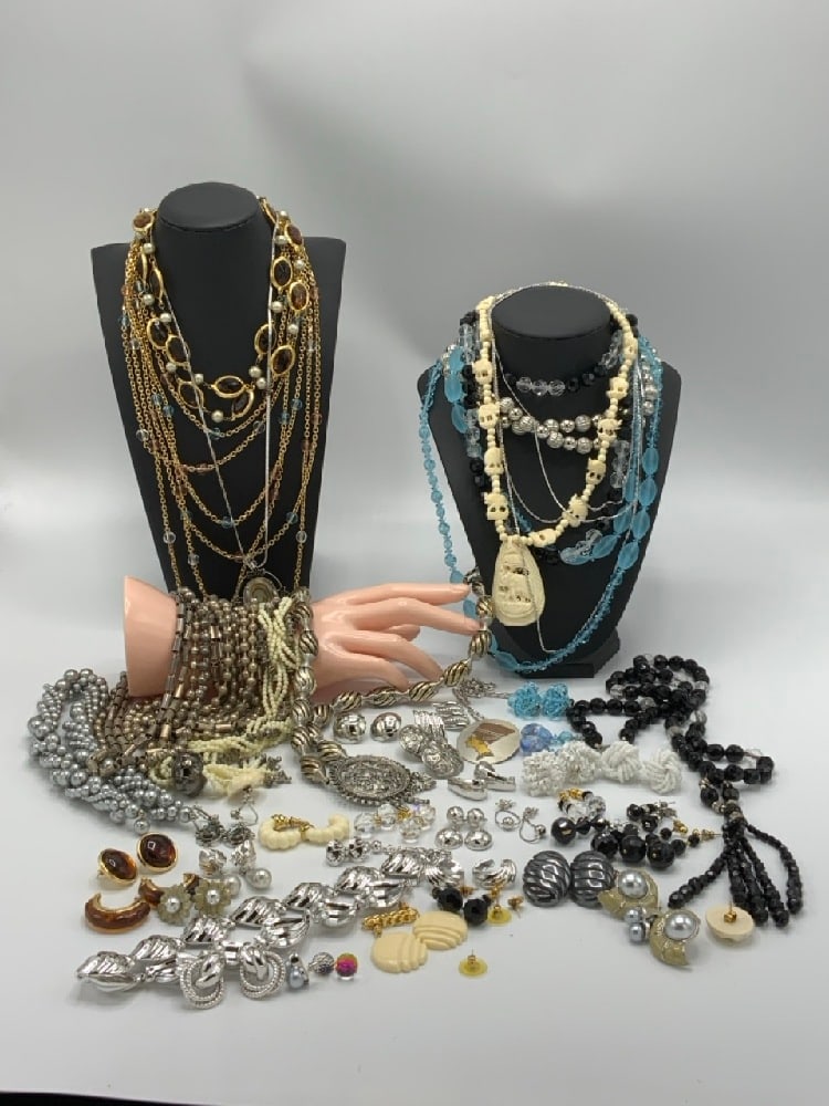 Compiled Vintage Costume Jewelry Lot w/ Monet: Compiled Vintage Costume Jewelry Lot w/ Monet. As seen in photograph preview.