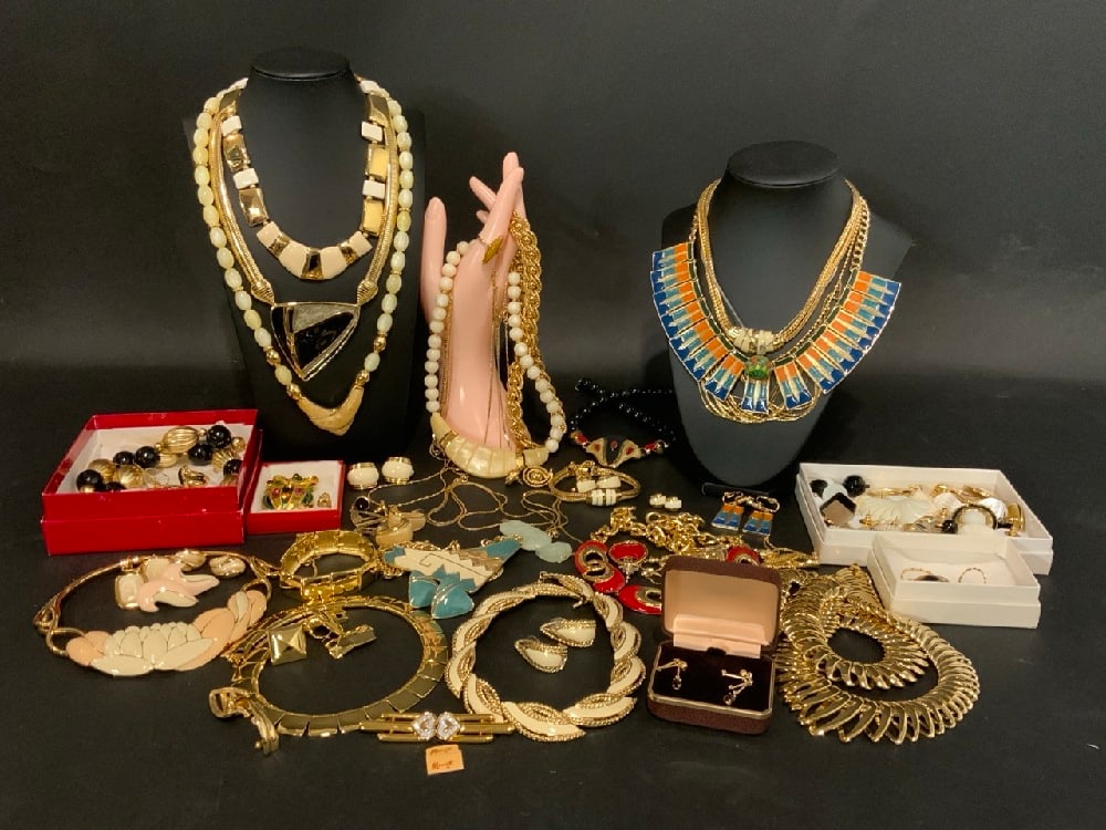 Compiled Vintage Costume Jewelry Lot w/ Monet: Compiled Vintage Costume Jewelry Lot w/ Monet. As seen in photograph preview.