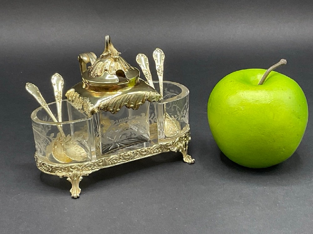 Tiffany & Co France Sterling Silver Caviar Dish: Tiffany & Co France Gold Vermeil Sterling Silver and Crystal Caviar Dish. Four French gold vermeil spoons with shell form wells to match. Dimensions: 4 1/4” x 5” x 3 1/2”