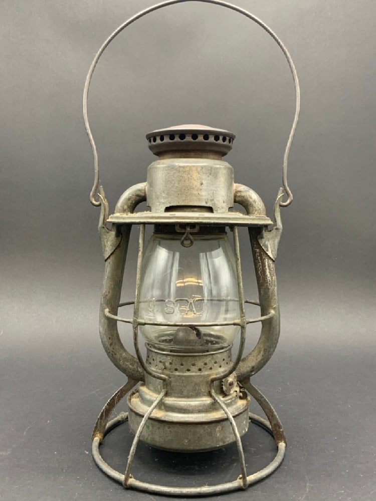 Dietz N.Y. O&W Railroad Lantern with USA Embossed Shade: Dietz N.Y. O&W Railroad Lantern with USA Embossed Shade.Dimensions: 12”