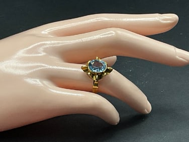18K Yellow Gold Blue Topaz Ring