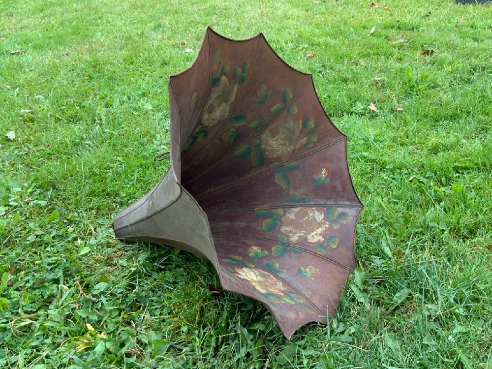 Antique Hand Painted Phonograph Horn: An antique hand painted phonograph horn with flowers. Dimensions: 22x20.5”x3” Damage noted Please see Photograph Preview .