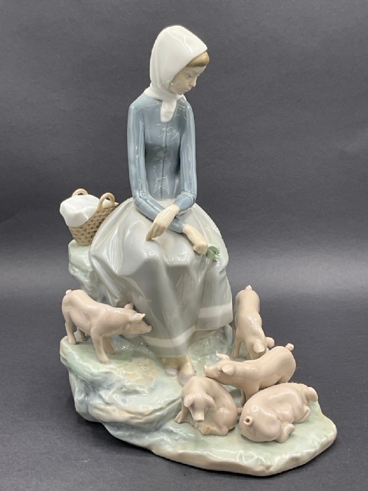 Lladro Girl Daisa Sitting With Pigs #4572: Lladro Girl Daisa Sitting With Pigs #4572Dimensions:11” H x 8” L x 6” WGood Condition, Please See Preview Photographs