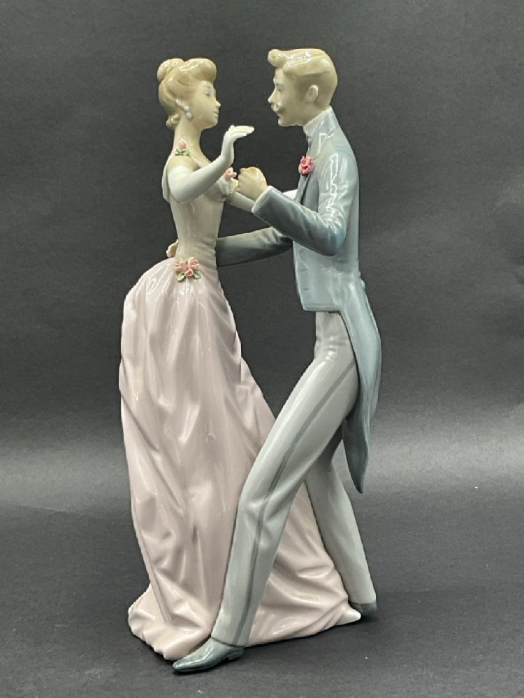 Lladro “ Anniversary Waltz “ #1372 Couple Dancing (1 of 4)