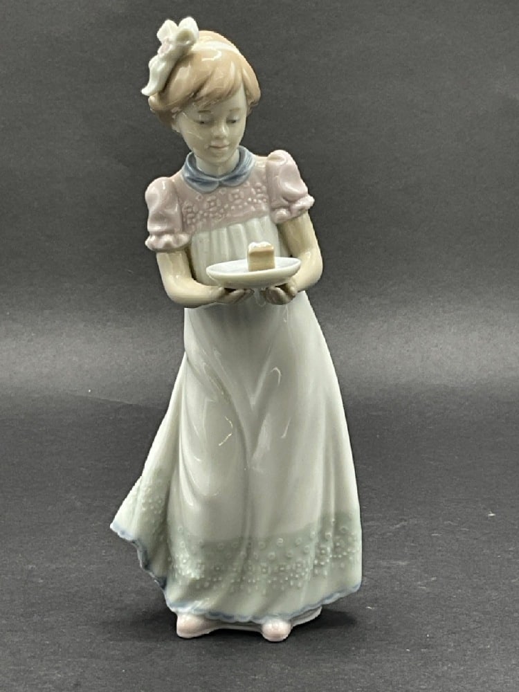 Lladro “Happy Birthday “ Girl with Cake # 5429: Lladro “Happy Birthday “ Girl with Cake # 5429Dimensions: 9” H x 3” W x 2 1/2” D Good Condition, Please See Preview Photographs