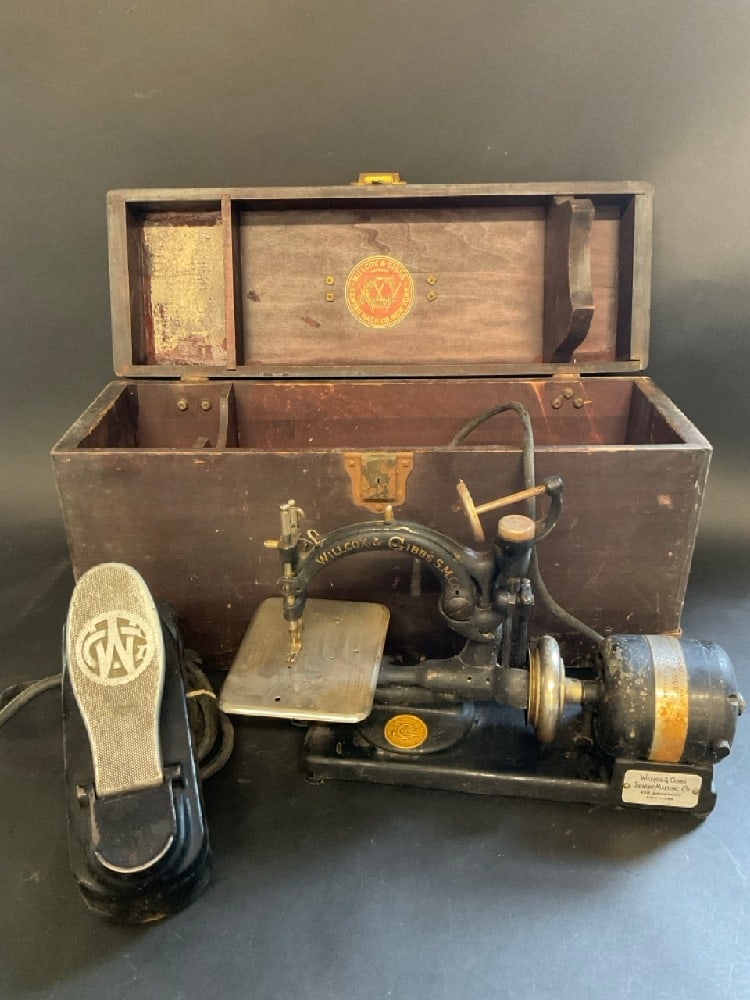 Antique Wilcox & Gibbs Automatic Noiseless Sewing Machine c.1900 (1 of 11)