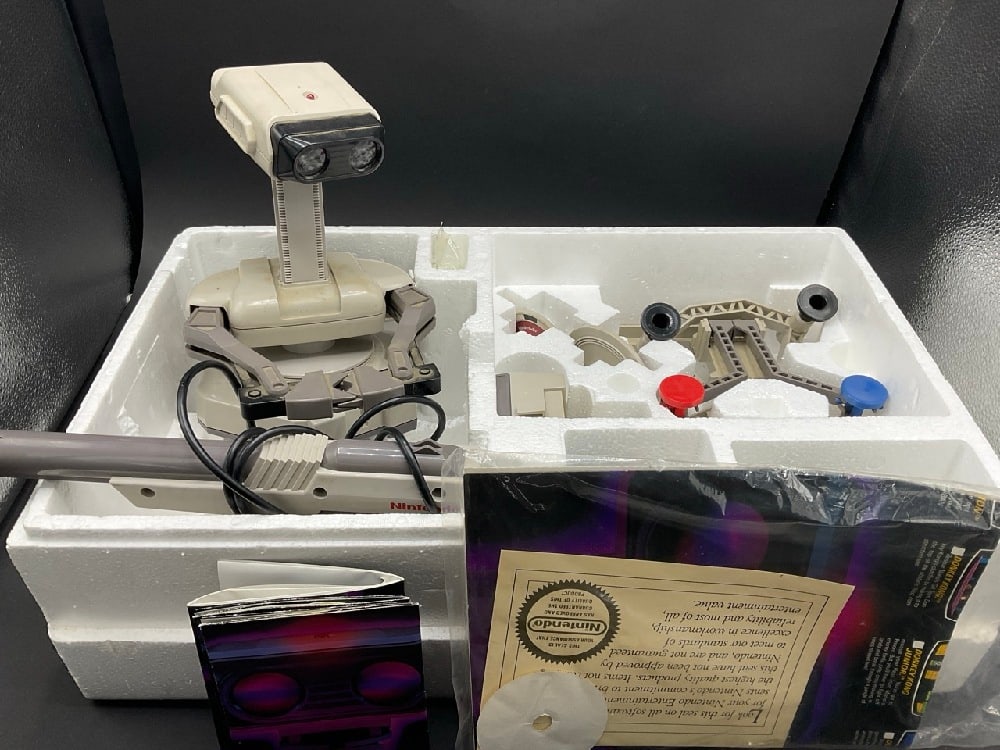 Nintendo NES  Rob The Robot c. 1985 (1 of 5)