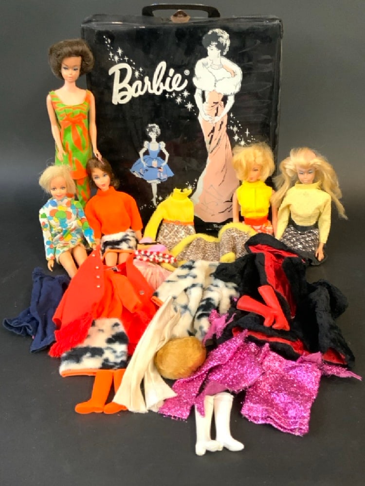 Vintage Barbie Lot w/ Clothes (1 of 9)