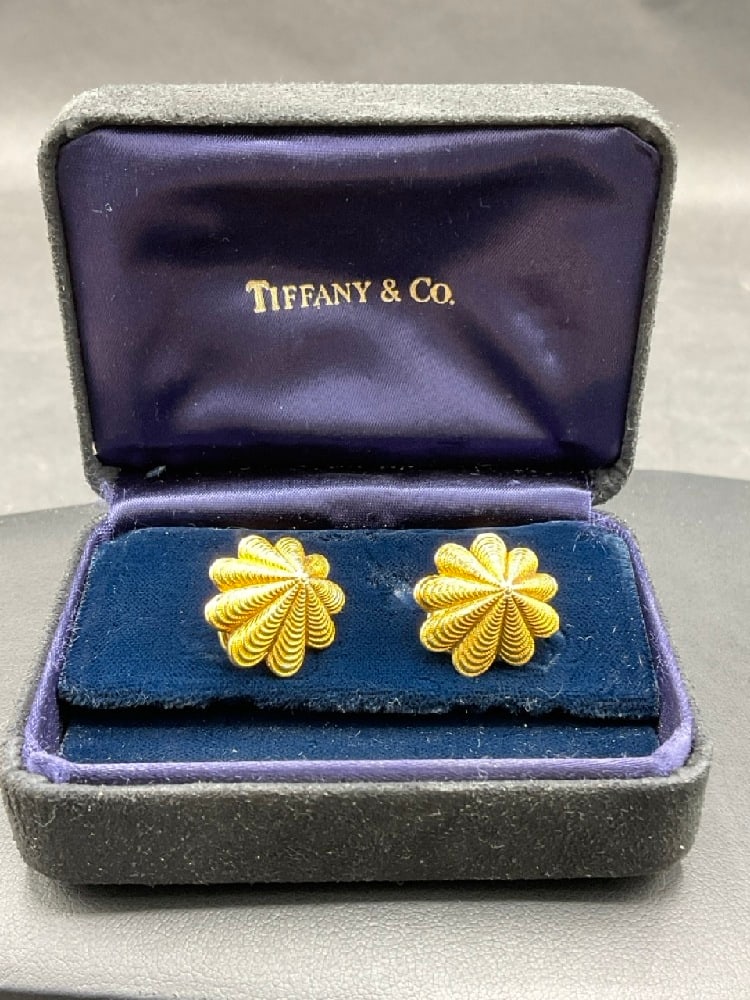 A Pair of Tiffany & Co. 18K Gold Schlumberger Scallop Shell Earrings (1 of 3)