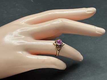 10K Gold Ring w/ Pink Stone