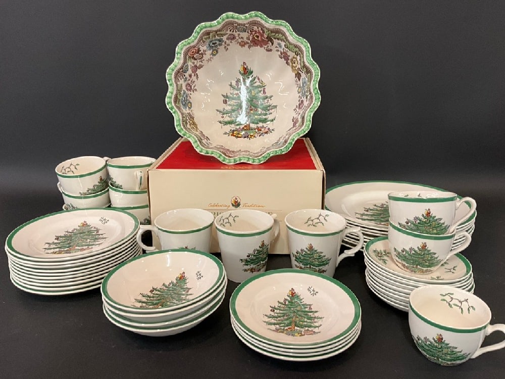 Spode Christmas Tree Porcelain Dinnerware (1 of 7)