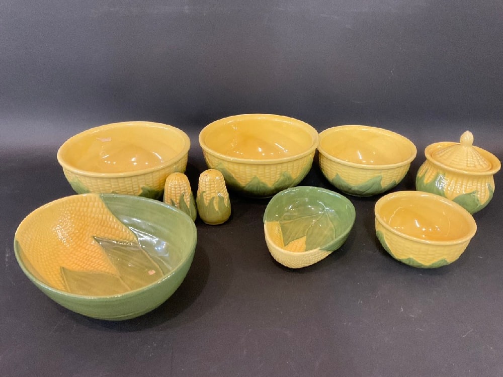 Vintage Shawnee Pottery Corn King Lot - (4) Nesting Bowls, (2) Vegetable Bowls, Cereal Bowl & Sugar (1 of 11)