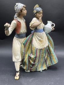 2239 Lladro "Vilencian Courtship" Porcelain Couples Figurine