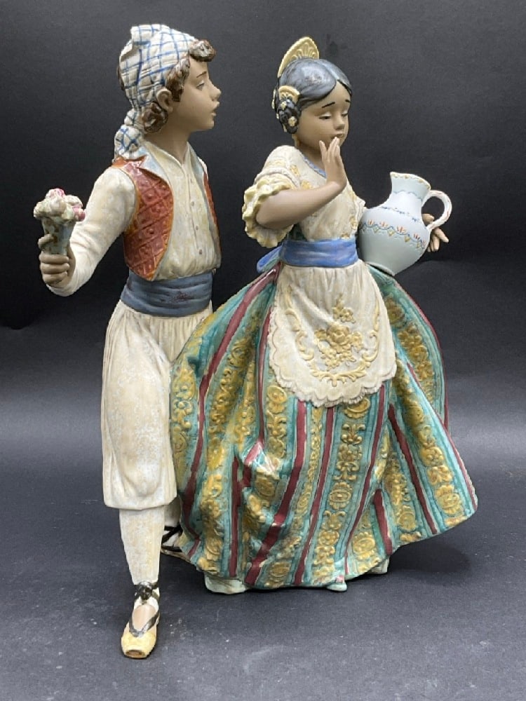 2239 Lladro "Vilencian Courtship" Porcelain Couples Figurine: 2239 Lladro "Vilencian Courtship" Porcelain Couples Figurine. Matte Finish. Dimensions: 12” x 8 1/2”