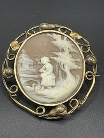 Antique Gold Scenic Cameo Brooch