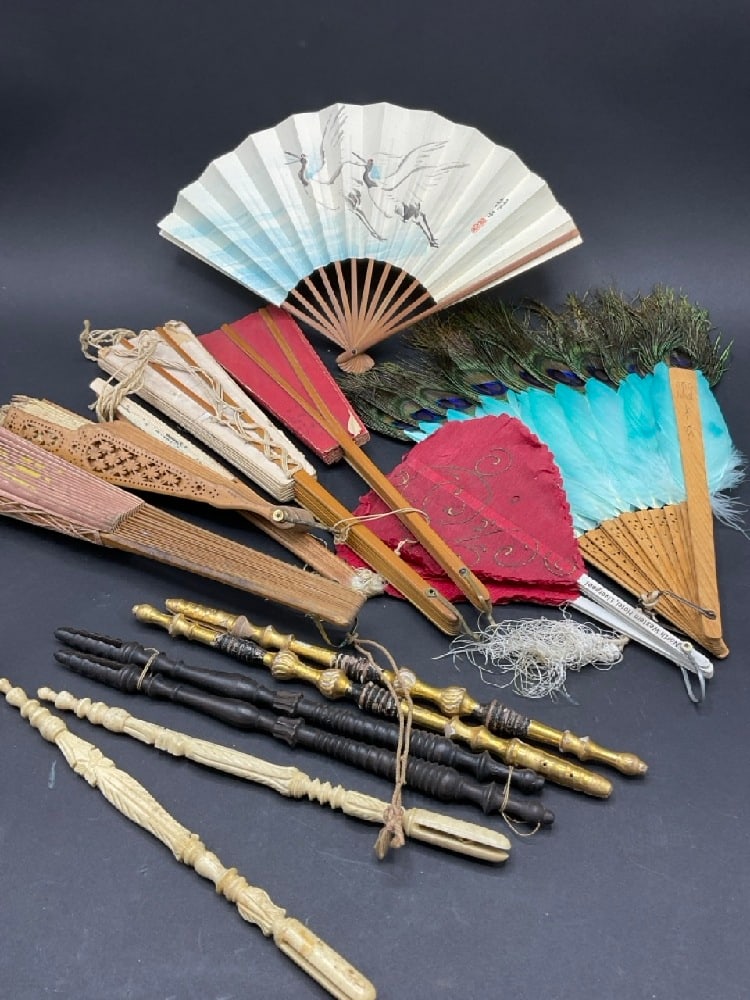 Estate Compiled Vintage and Antique Lady's Fans: Estate Compiled Vintage and Antique Lady's Fans.
