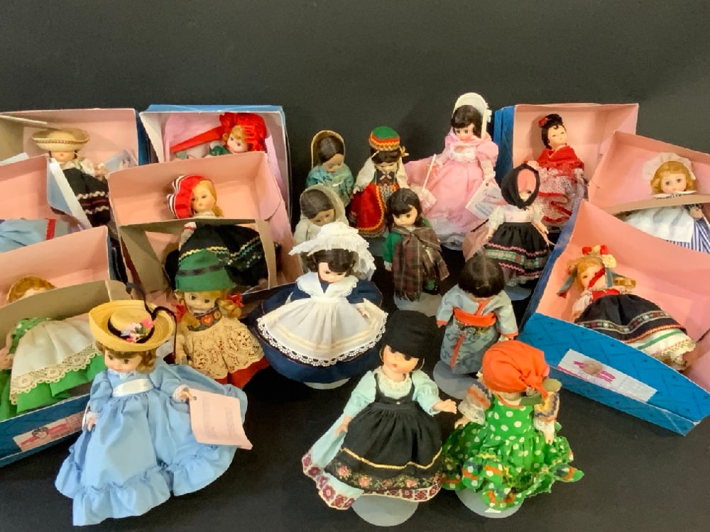Twenty-One (21) Madame Alexander Dolls: 21 Madame Alexander Dolls Including: World Dolls, Miss. Muffet, Little Maid, Betty Blue, etc Good Condition, Please See Photograph Preview ( some elastic is worn).