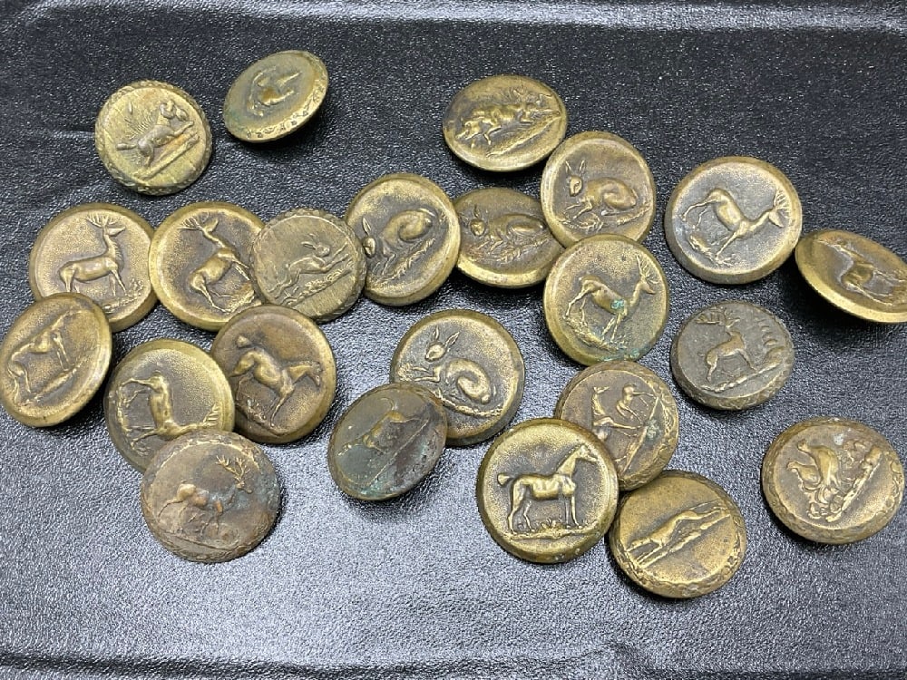 19th c. Brass American Buttons w/ Animals- RARE: 23 Antique American Brass Buttons F. Hayden & Co. Hammond Turner & Sons Dimensions: 1 1/4” d