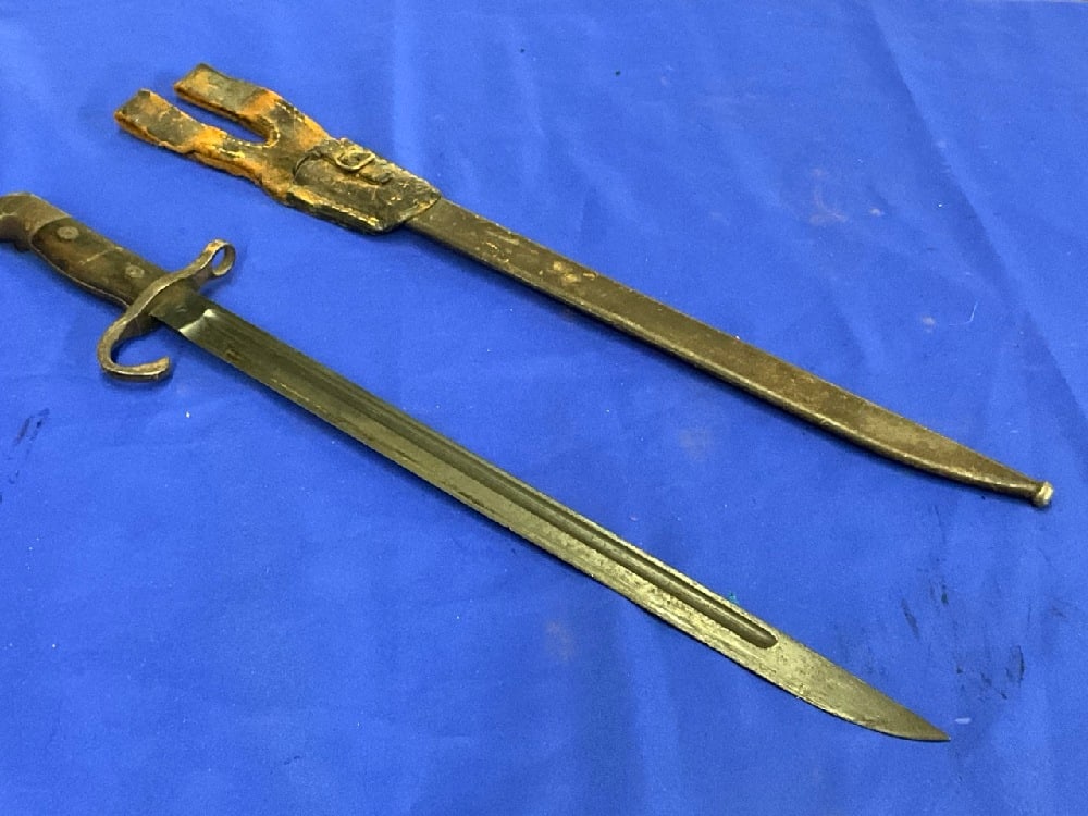 Japanese Arasaka Bayonet: Japanese Arasaka Bayonet . Dimensions: 20” length