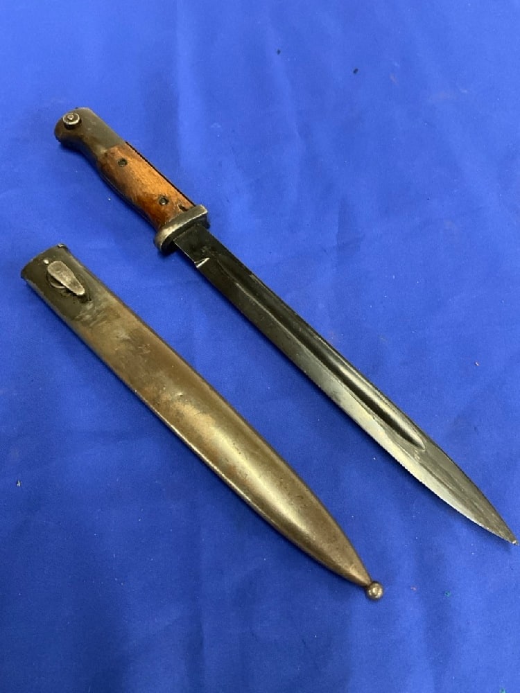 Spanish M43 Bayonet: Spanish M43 Bayonet. Dimensions: 15"