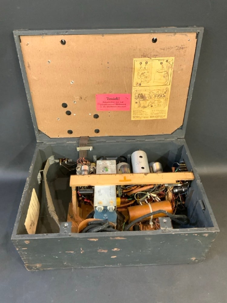 Original German WW2 LuftWaffe Portable Model K32 GWB Radio By Siemens Nachrichten-Empfanger (1 of 9)