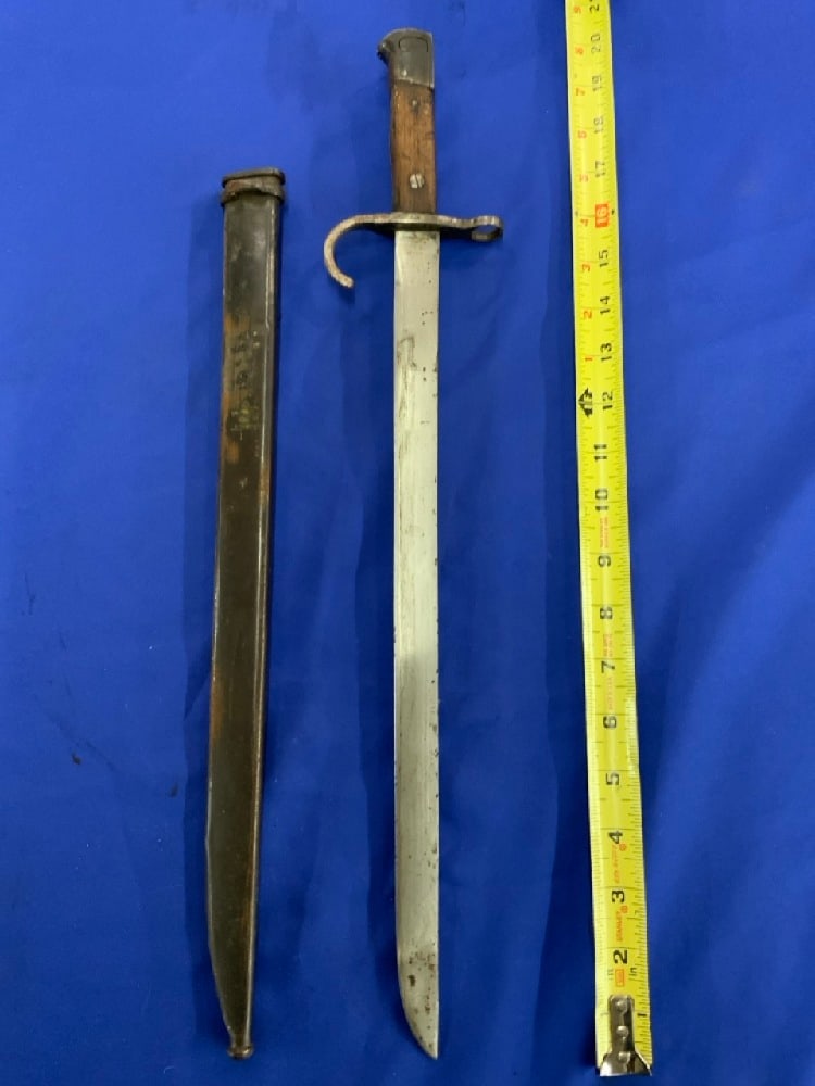 WWII Japanese Training Knife/Bayonet With Sheath: WWII Japanese Training Knife/Bayonet With SheathNo Maker Marks Or Numbers.Dimensions: 20”