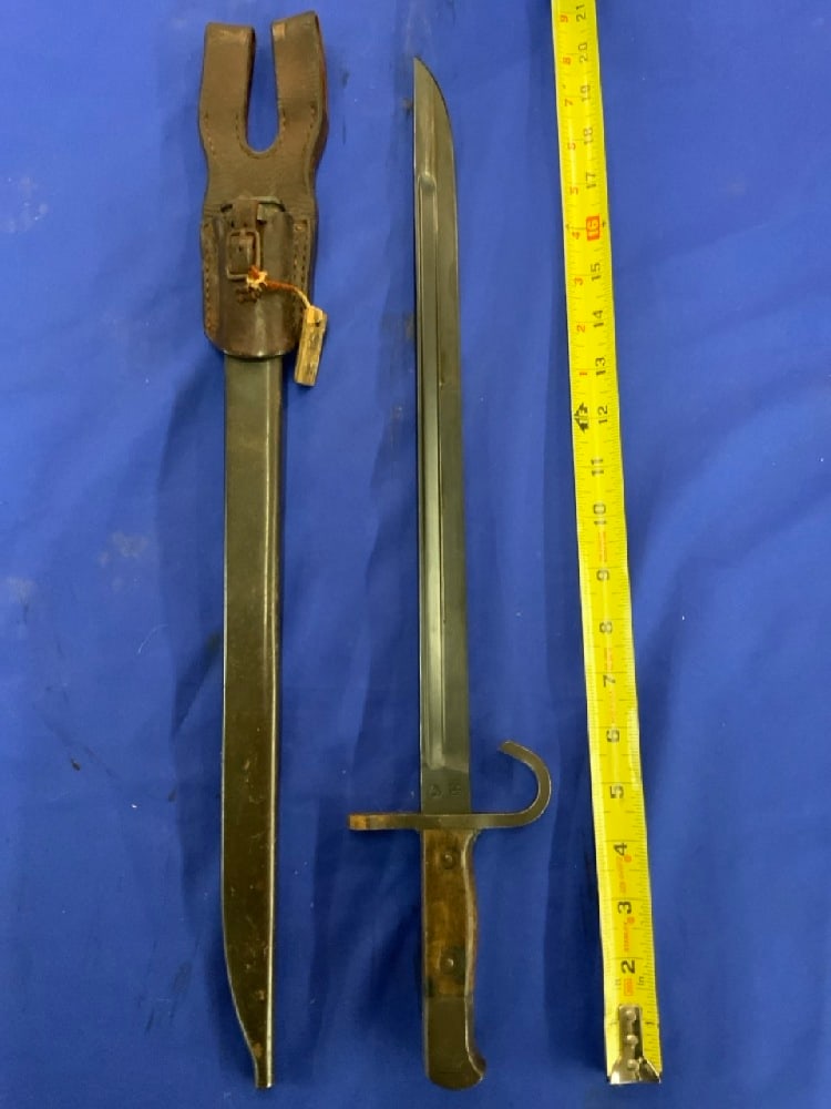 Japanese Arasaka Bayonet Unissued With Soldiers Nametag Rare: Japanese Arasaka Bayonet Unissued With Soldiers Nametag Rare.Dimensions: 20”