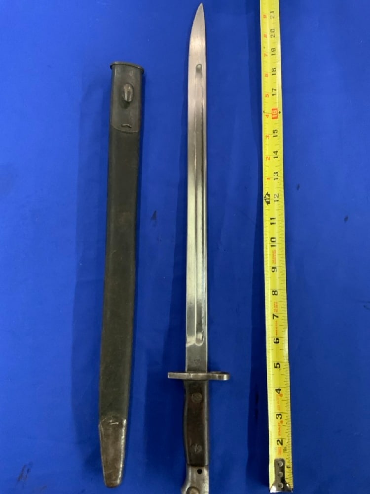 WW1 British Enfield Bayonet With Teardrop Scabbard (1 of 4)