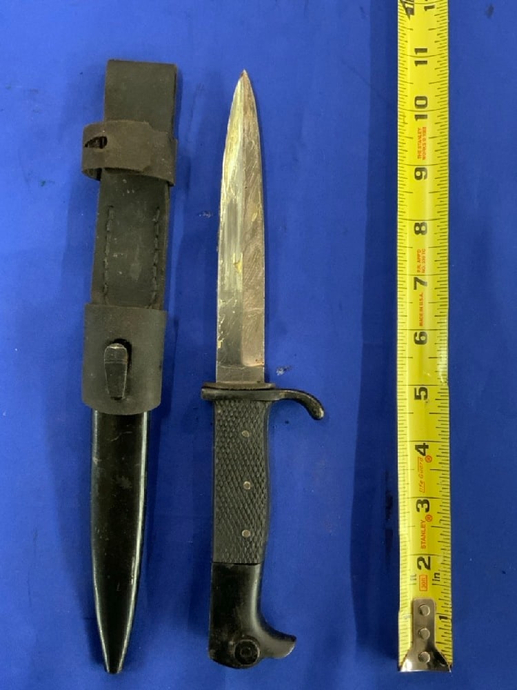 WW1-WW2 German Gladiator Fighting Knife/Bayonet With Scabbard (1 of 3)