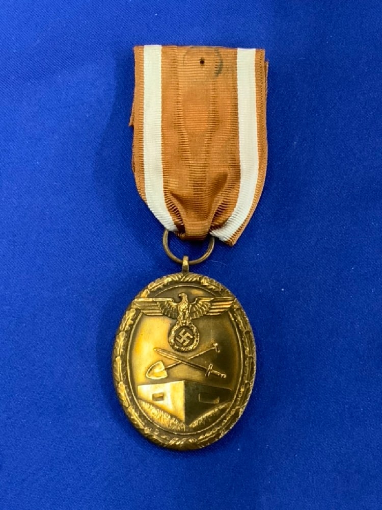 WWII German West Wall Medal (1 of 3)