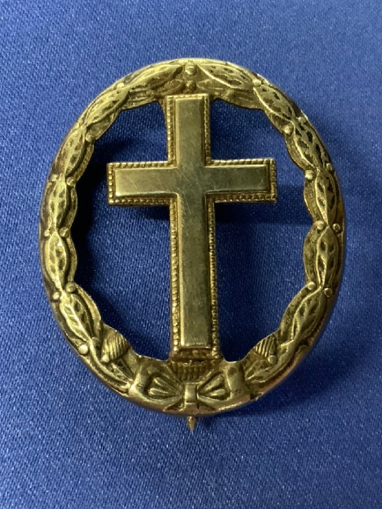 WWII Converted Black Wound Badge, Chaplain’s Variant: WWII Converted Black Wound Badge, Chaplain’s Variant.Dimensions: 1 3/4” x 1 1/2”