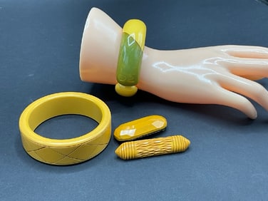 Compiled Grouping of Vintage Bakelite Jewelry