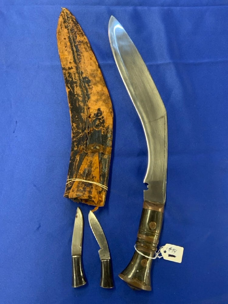 Vintage Gurka Knife: Vintage Gurka Knife.Dimensions: 17 1/2”