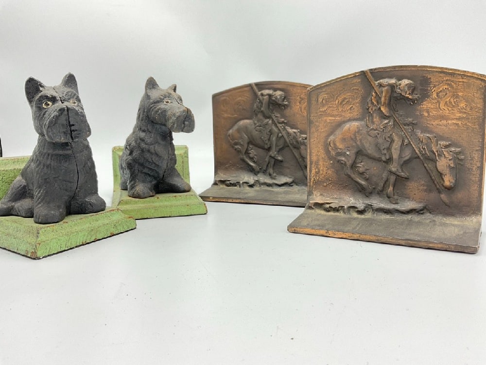 (2) Pairs of Cast Iron Bookends (1 of 5)